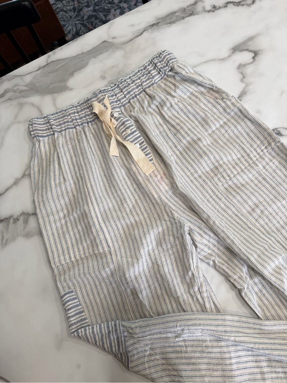 ME Makeover Essentials Light Gray & White Striped Joggers - Picture 2 of 4